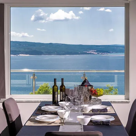 Luxusapartment Mit Traumhaften Meerblick Und Eigenem Weinkeller * Dramalj